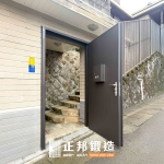 C9C-4055(FR-9637木紋烤漆R58) 北投庭院門安裝 (3)