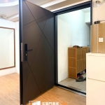 C9B-2066(烤漆色FR-81255) 2015-H1(黑) 新竹大門安裝案例 (1)