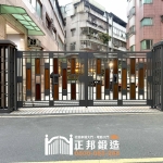 C9C-4064 不鏽鋼手動雙開社區大門A1-6086(不含木板)+大柱C9C-1094 安裝案例 (10)
