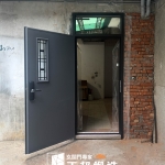 C9B-2063門框+門花FR-91024M2門扇烤漆色FR-2910 台北大門安裝案例 (3)