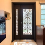 C9B-1025 (烤漆色FR-81255門花3803) 淡水大門安裝案例 (4)