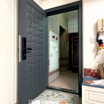 C9B-2033(烤漆色FR-2910)、E908 三重大門安裝案例 (3)