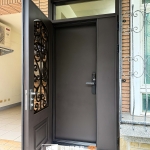 C9B-1073外門+C9B-2060內門 (烤漆色FR-81255) 新竹大門安裝案例 (4)