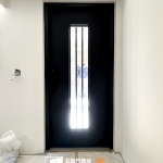 C9B-1058 烤漆顏色(FR-9637) YALE 電子鎖 門安裝案例 (3)