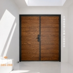 木紋大門設計案例｜C9B-3004雙開木製大門打造現代極簡玄關空間