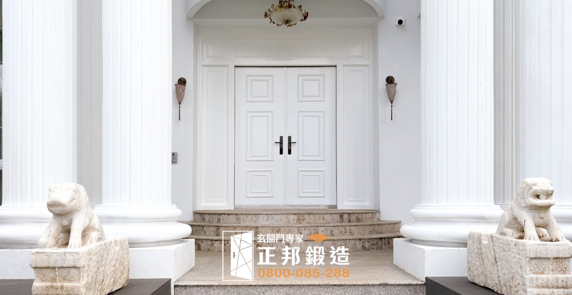 2026白色大門趨勢_正邦鍛造白色烤漆玄關門首圖